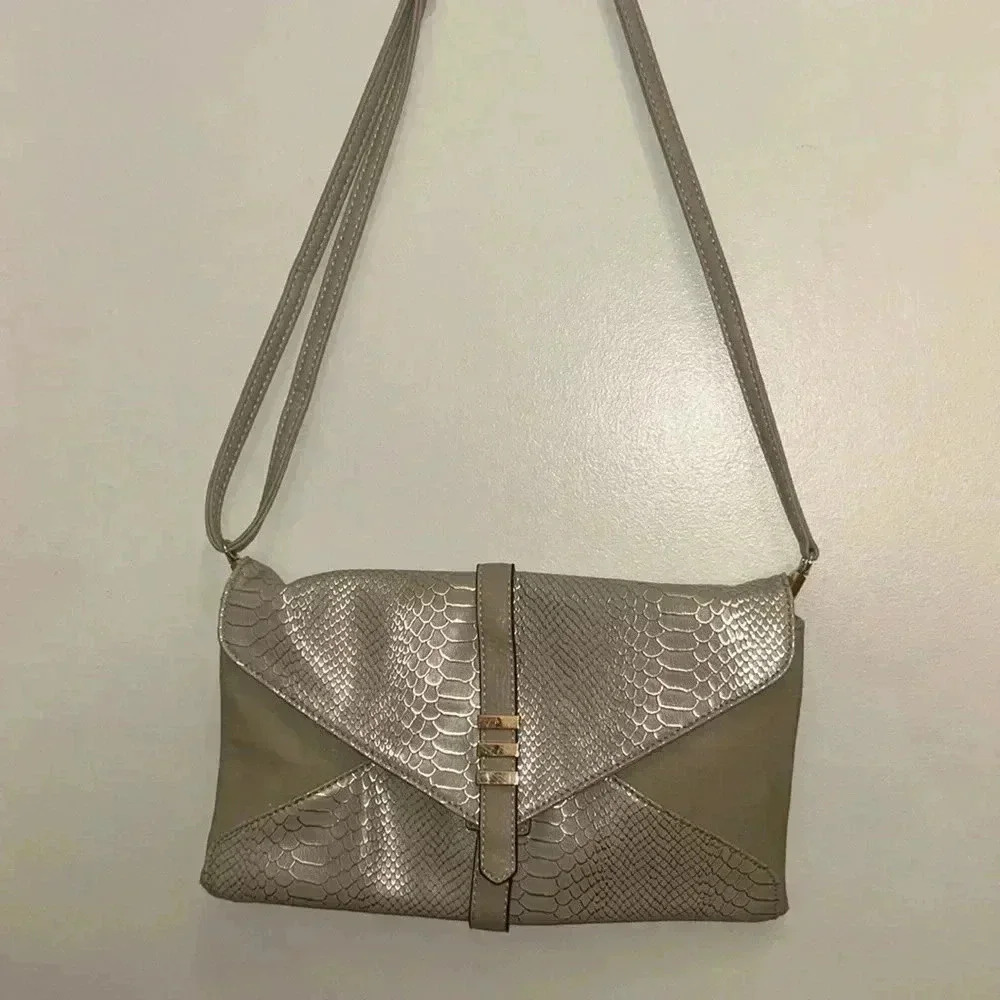 Melie Bianca Faux Leather Over the Shoulder/Crossbody Purse Light Tan - Picture 2 of 12